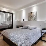 Augustins III - Family Apartment, Riverside Paris